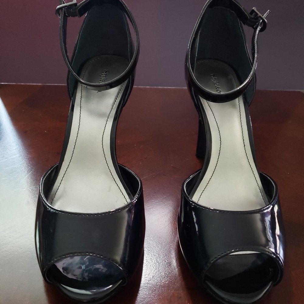 Style&Co Faux Patent Leather Strappy Sandals sz 9
